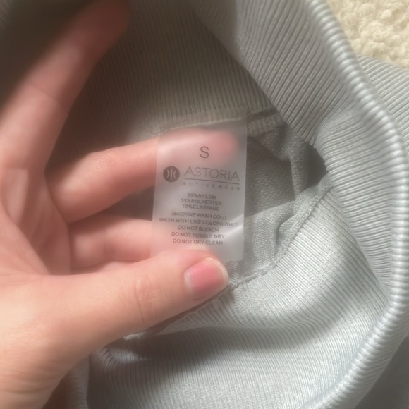 Astoria activewear set - Picture 6 of 6